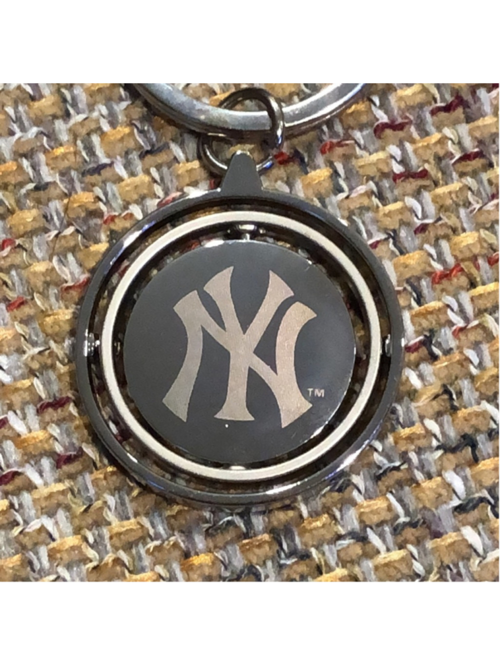 NEW YORK YANKEES 3 Dimensional Keychains - See Video and Photos - Silver